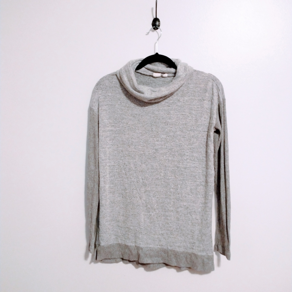 Gap grey cowl neck sweater size xs with mild piling